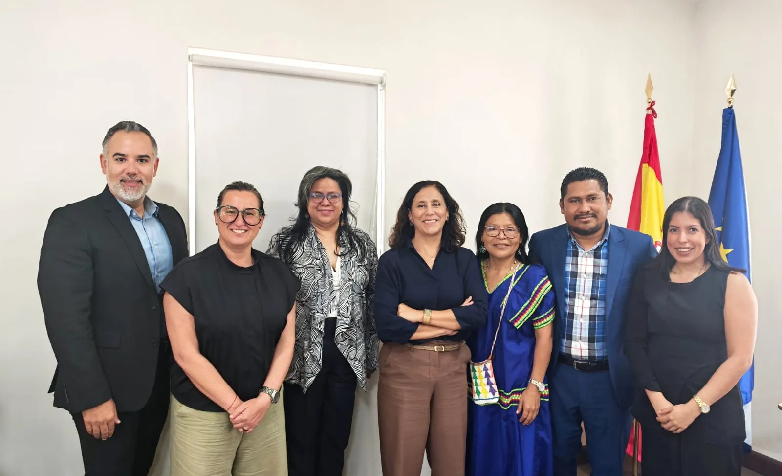 Reunión con el equipo de IDEA Internacional, la Cooperación Española, Asamblea Nacional, Tribunal Electoral y lideresa indígena. 