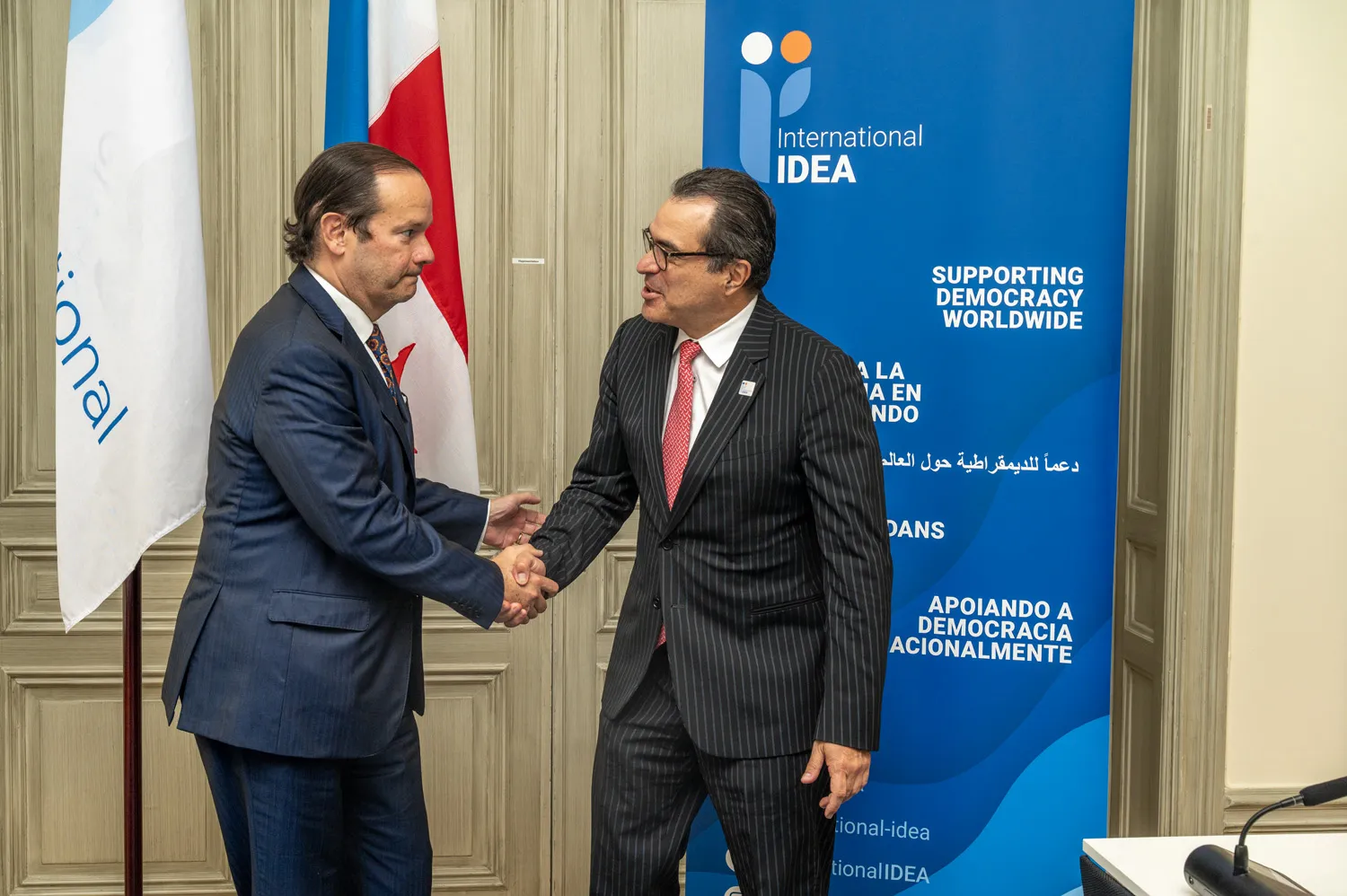 H.E. Javier Martínez-Acha, Minister of Foreign Affairs of the Republic of Panama and Secretary-General Kevin Casas-Zamora, International IDEA.