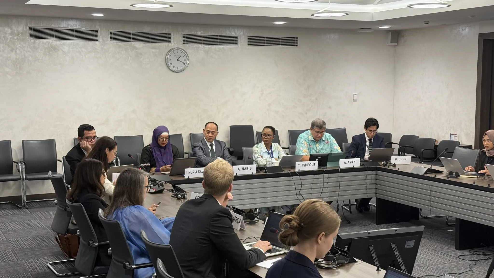 Distinguished speakers and panellists at the side event Political Rights of Overseas Citizens in the Global Mobility Era, held on the sidelines of the 62nd Session of the UN Human Rights Council.