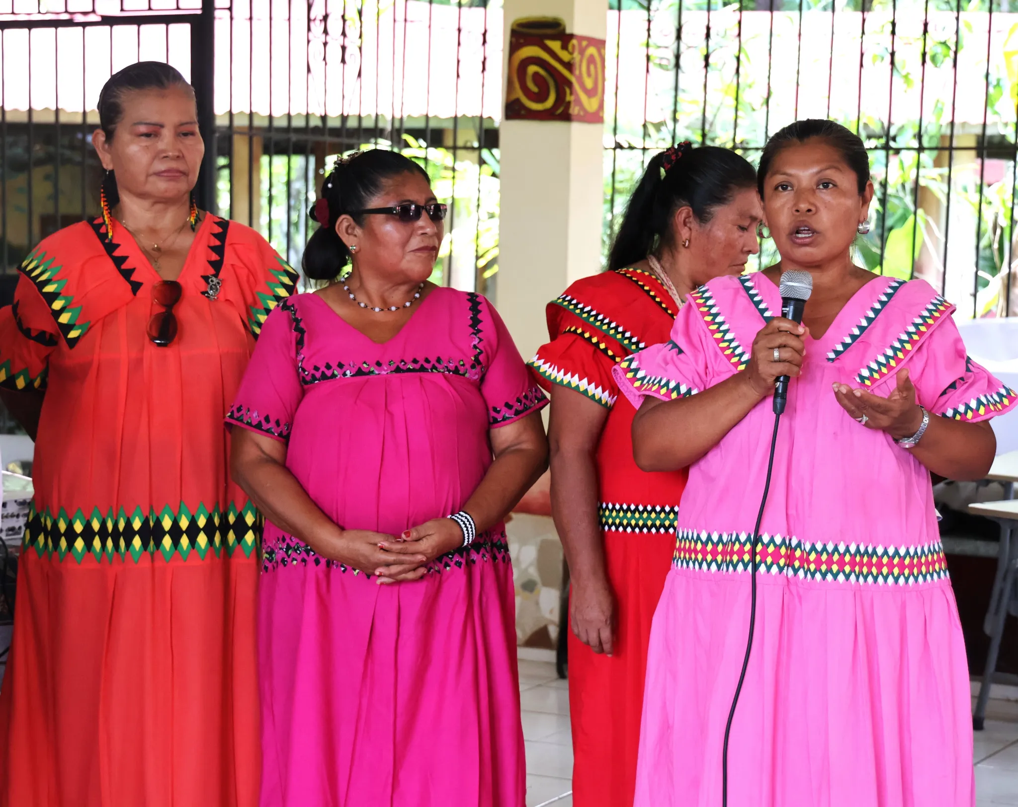 Un grupo de lideresas de la comarca Ngöbe Buglé. Foto: Elizabeth Hernández/IDEA Internacional.