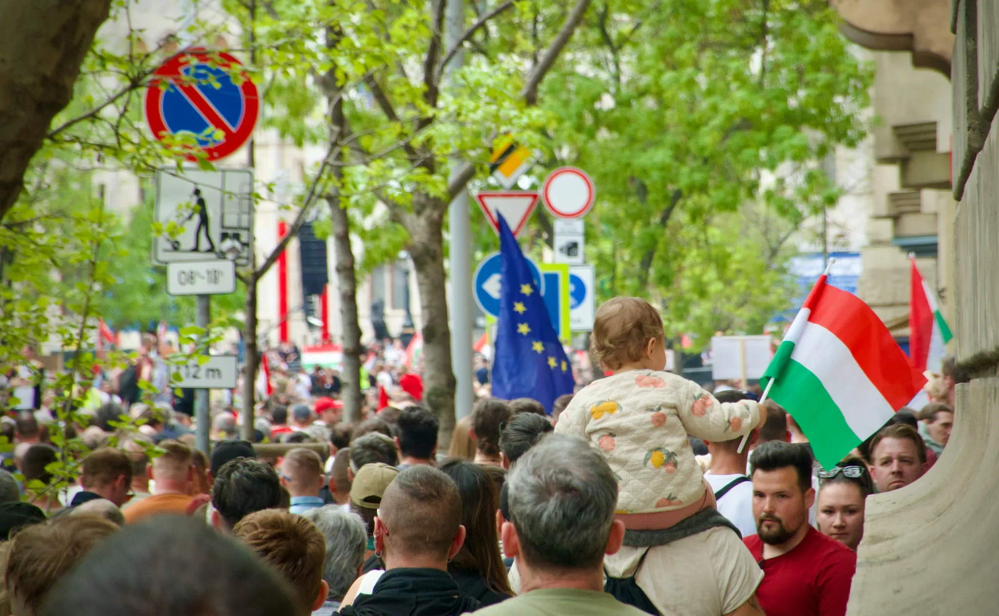 Demonstration in Hungary, published 2024. Credit: https://unsplash.com/@mihaly_koles
