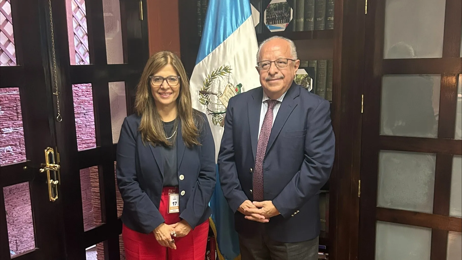 La directora regional para América Latina y el Caribe, Marcela Ríos Tobar junto al ministro de Relaciones Exteriores, Carlos Martínez.