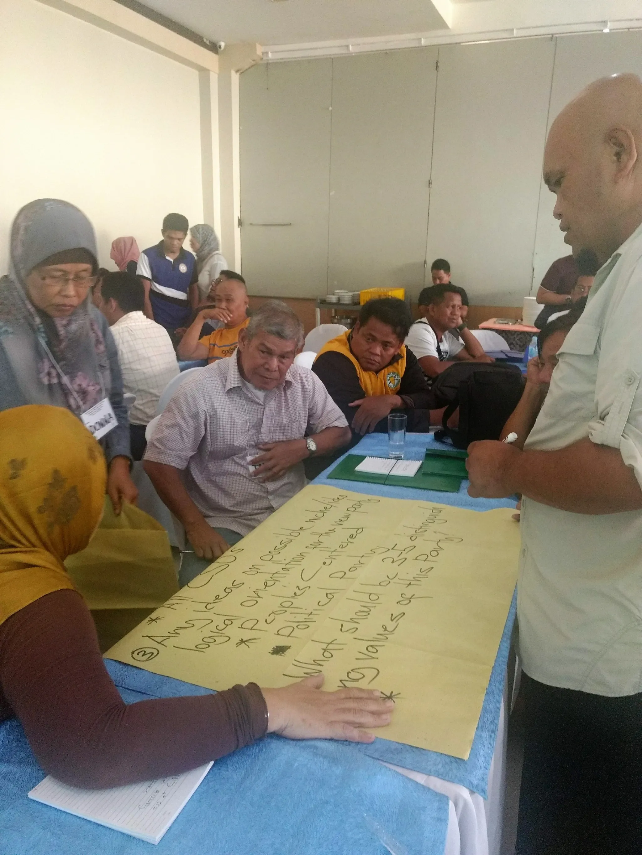 International IDEA and the Consortium of Bangsamoro Civil Society facilitated a workshop on strategic planning for political parties for various civil society groups in Bangsamoro in support of the BARMM transition in October 2019. The participants brainstormed on an action plan for establishing regional political parties in Bangsamoro. Photo credit: International IDEA