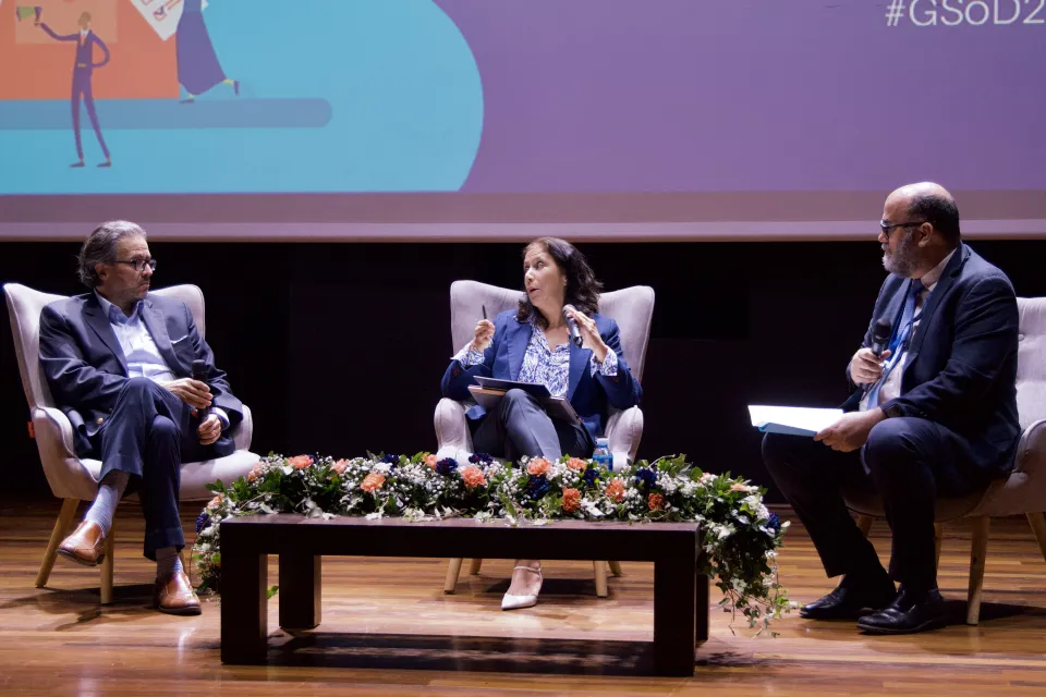 Eduardo Núñez, Director del NDI en Guatemala; Alicia Del Águila, Oficial de Programa para IDEA Internacional; Salvador Sánchez, Director del INED del Tribunal Electoral de Panamá 