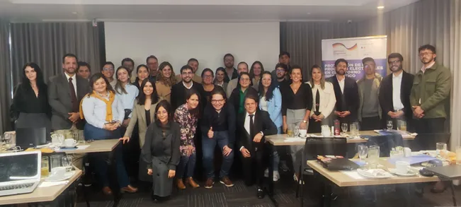 Participantes al taller sobre la hoja de ruta de Colombia para la protección electoral.