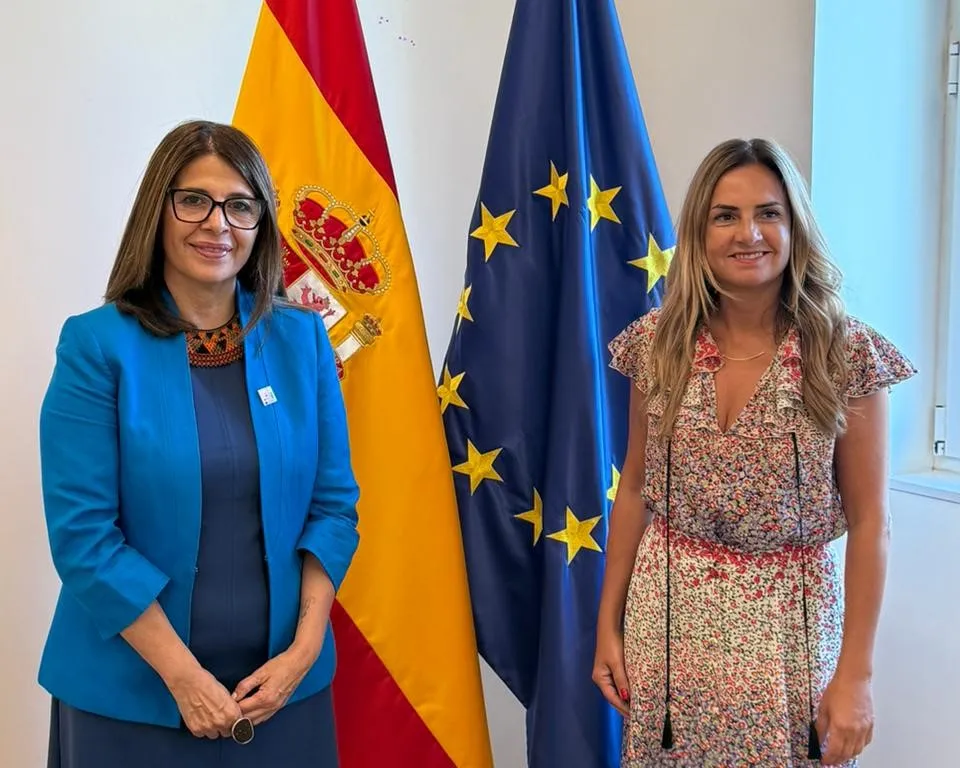 Marcela Ríos Tobar, directora regional de IDEA Internacional para América Latina y el Carbe junto a Susana Sumelzo Jordán, Secretaria​ de Estado para Iberoamérica y el Caribe y el Español en el Mundo. Foto: IDEA Internacional.