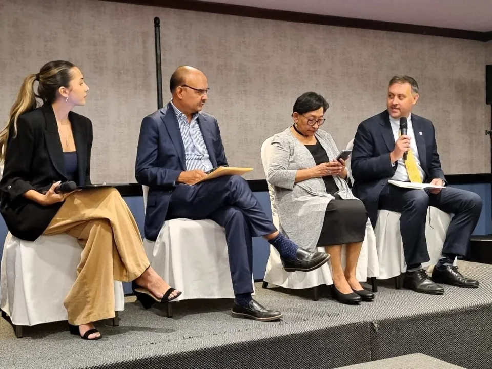Panel con periodistas en Guatemala