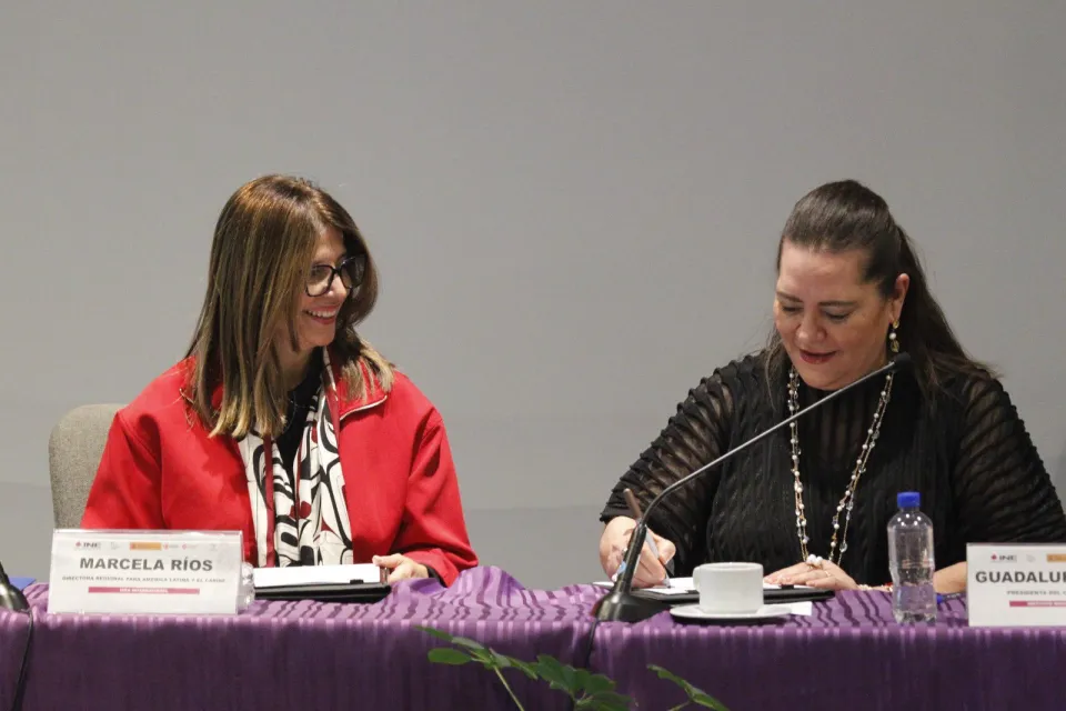 Marcela Ríos Tobar, Directora Regional para América Latina y el Caribe y Guadalupe Taddei Zavala, Consejera Presidenta del Instituto Nacional Electoral (INE).