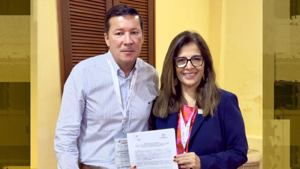 Dr. Hernán Penagos Giraldo, Registrador Nacional del Estado Civil y Dra. Marcela Ríos Tobar, Directora Regional para América Latina y el Caribe de IDEA Internacional