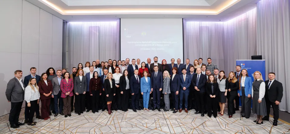 Group photo of all attendees 