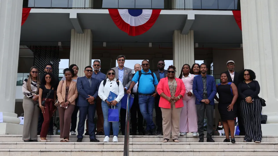 Periodistas de Guyana junto al equipo de IDEA Internacional, GECOM y Unión Europea durante su visita al Tribunal Electoral de Panamá