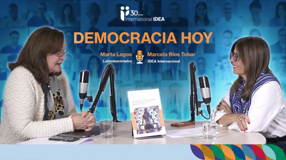 Marta Lagos, directora de Latinobarómetro y Marcela Ríos Tobar, directora regional de IDEA Internacional
