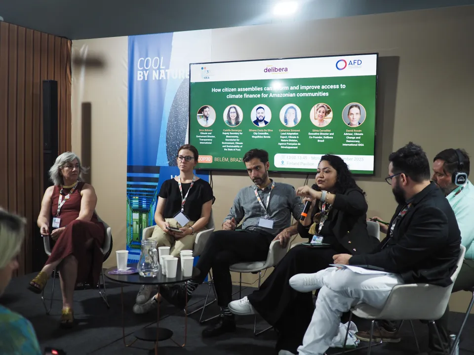 Larissa Rodrigues speaking