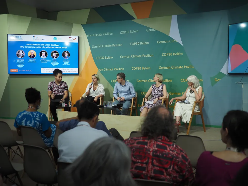 Marcella Nery speaking