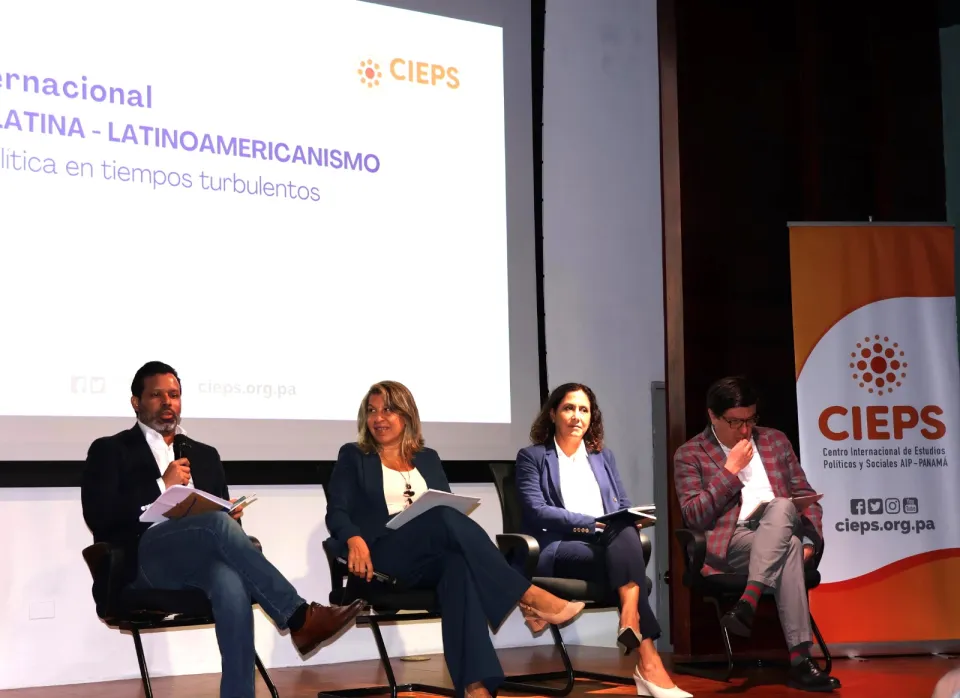 Foro Internacional “América Latina - Latinoamérica: la política en tiempos turbulentos con la participación de Alicia del Águila, gerente de programa Panamá de IDEA Internacional 