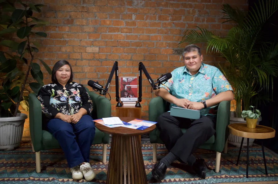 Adhy Aman of International IDEA and Ibu Anis Hidayah of Komnas HAM during the vidcast recording.