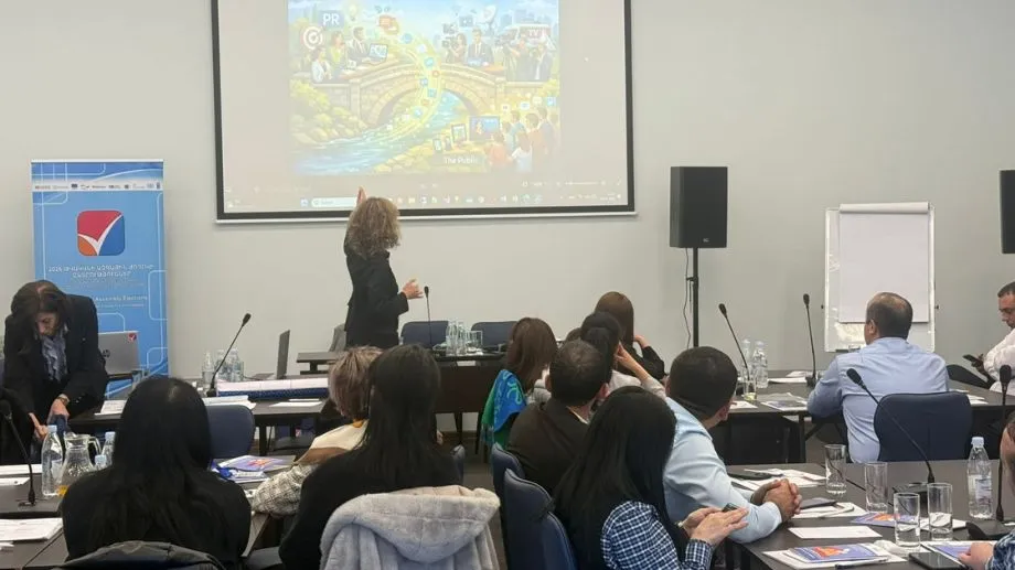 The CEC of Armenia Press Secretary highlights how effective communication acts as a bridge between institutions and the public during a session on media and public relations in Dilijan, Armenia, photo of the CEC of Armenia.