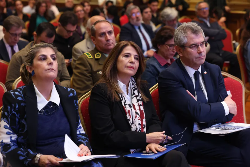Embajadora Laura Gil, secretaria general adjunta en la Organización de Estados Americanos; Marcela Ríos Tobar, directora regional de IDEA Internacional para América Latina y el Caribe y Andrés Jouanette, subsecretario de Seguridad Pública, Gobierno de Chile.