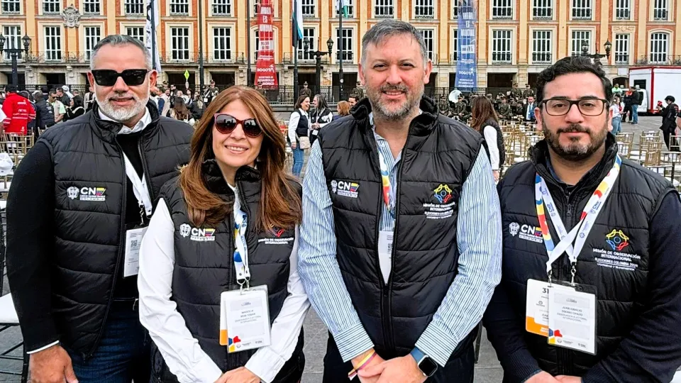 La misión de IDEA Internacional estuvo liderada por la directora regional, Marcela Ríos Tobar, y estuvo integrada por Nicolás Liendo, oficial de programas; Luis Consuegra, asesor en movilización de recursos y alianzas; e Ignacio Osorio Opazo, jefe de Tecnología de la Cámara de Diputados de Chile, quien participó como asesor tecnológico.