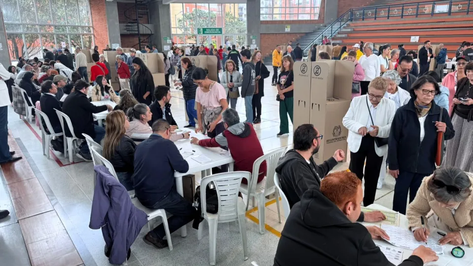 Más de 41 millones de personas estuvieron habilitadas para votar en una jornada que alcanzó una participación del 57,8 %, el nivel más alto registrado en los últimos 35 años. 