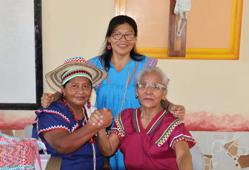Elena Cruz Guerra, chief of the comarca Ngäbe Buglé ; and leaders Toribia Venado and Serma Becker 