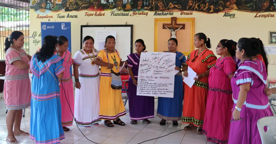 Participants during the working groups where specific recommendations were developed to promote gender parity in their comarca.