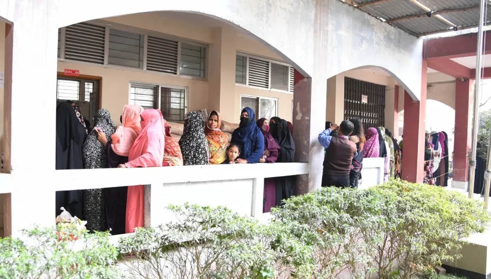 Voters lining at polling station to cast their ballots for the 2026 constitutional referendum in Bangladesh (credit: Press Information Department of Bangladesh via Wikimedia Commons)