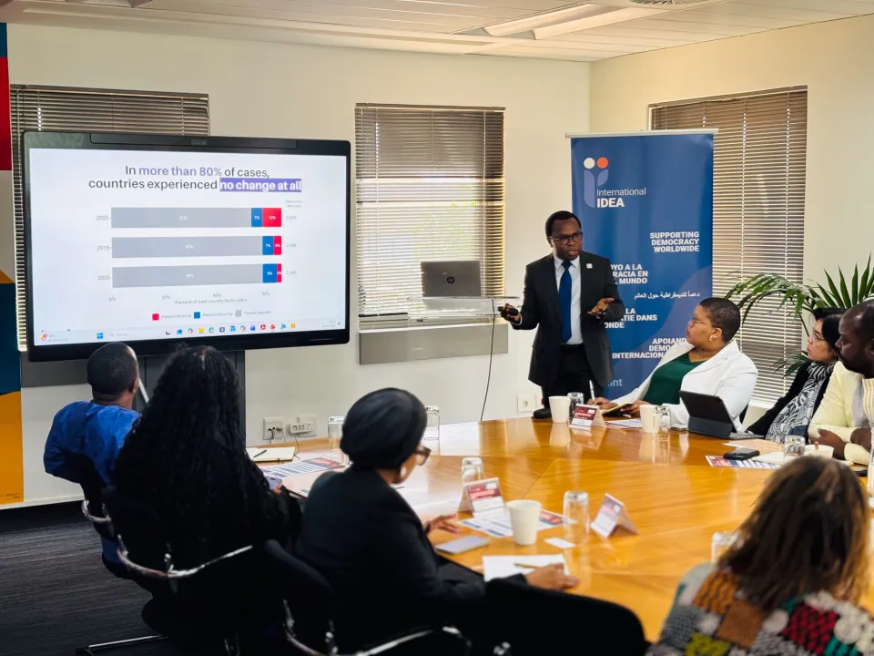 Andrews Asamoah, International IDEA's Senior Advisor for the African Union, presenting the findings of the Global State of Democracy report during the launch event in Pretoria, South Africa.