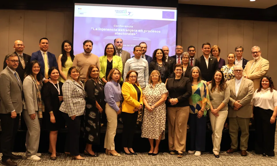 Representatives of the diplomatic corps, Congress, international organizations, aid agencies, the Electoral Tribunal, and the National Assembly gathered in Panama to discuss the growing impact of foreign interference, disinformation, and artificial intelligence on democratic processes.