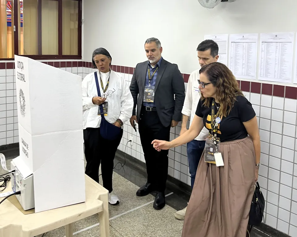 Held in Brasília from October 1 to 5, the program provided international representatives with a comprehensive overview of the Brazilian electoral process. 