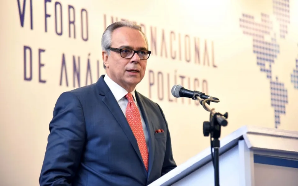 Daniel Zovatto, Regional Director for Latin America and the Caribbean of International IDEA, during his inaugural lecture at the VI International Forum on Political Analysis. (Photo credit: Fusades Press)