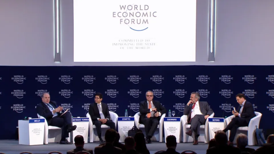 International IDEA’s Latin America and the Caribbean Regional Director, Daniel Zovatto, seated (center) among panelists of the "Fighting corruption: The new way forward session" at the World Economic Forum in Argentina.