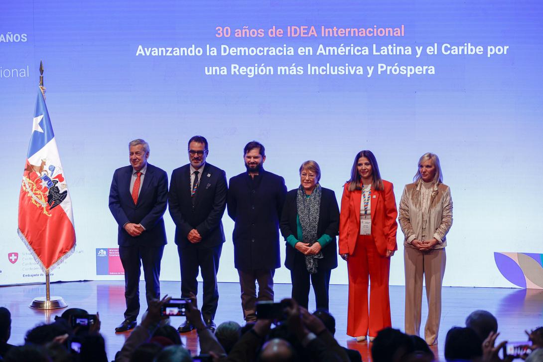 From left: Minister of Foreign Affairs of Chile Alberto van Klaveren Stork, International IDEA’s Secretary-General Dr Kevin Casas-Zamora, President of Chile Gabriel Boric, Former President of Chile Michelle Bachelet, International IDEA’s Director for Latin America and the Caribbean Marcela Rios Tobar, and former Vice President of Uruguay and International IDEA Board Member Beatriz Argimón Photo: Pablo Sanhueza, International IDEA