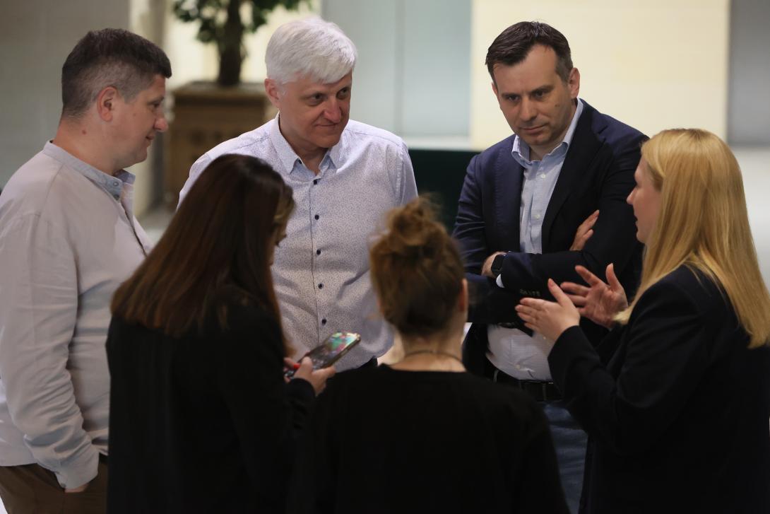 participants-attend-group-session-during-communications-workshop