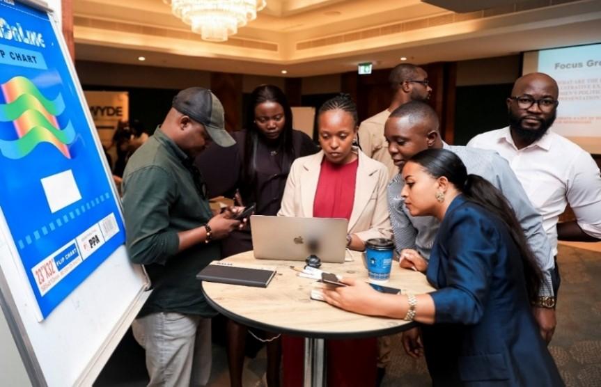 Journalists from Ethiopia, Gambia, Kenya, Malawi, Rwanda, South Sudan and Zimbabwe in a group work session.