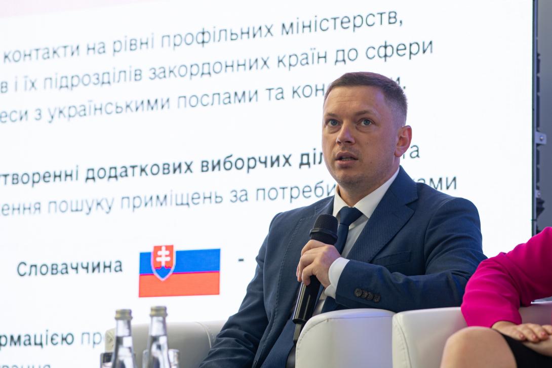 serhii-postivyi-member-of-the-central-election-commission-of-ukraine-presenting-the-institutional-cooperation-with-host-country-authorities
