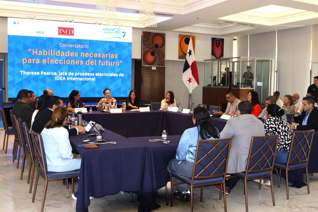 A session where executive and operational personnel from the Electoral Tribunal of Panama examined the shift in the global approach to election administration